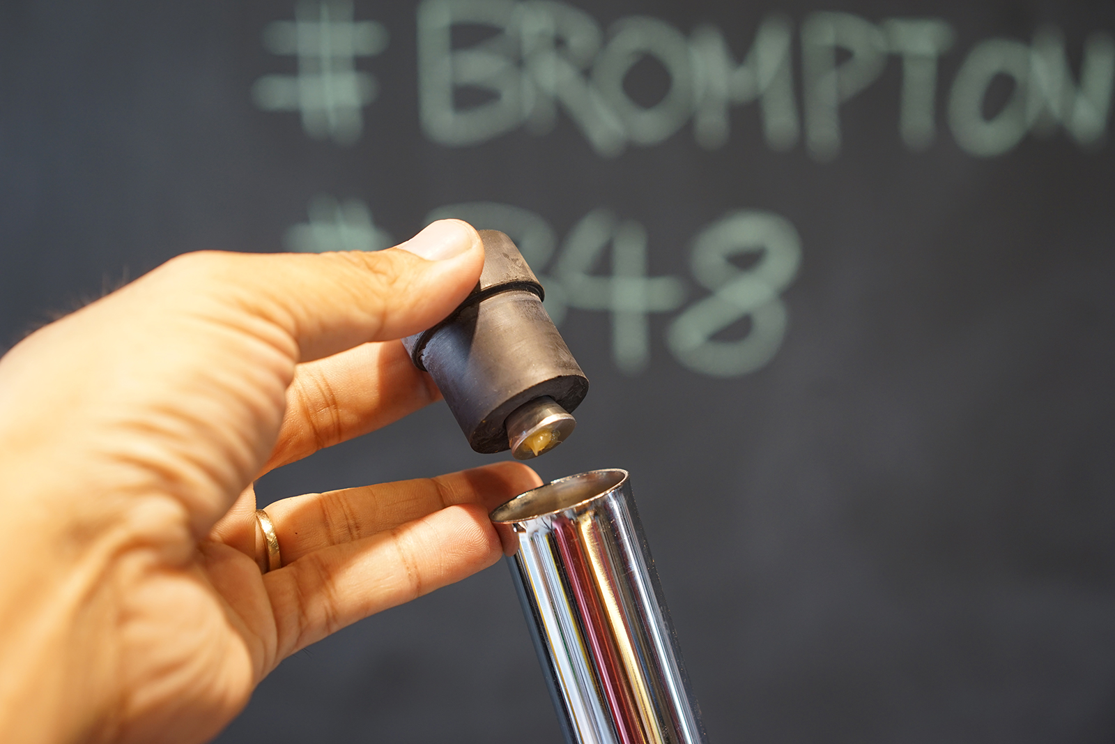 Removing the Brompton seatpost bung Petrelli on wheels